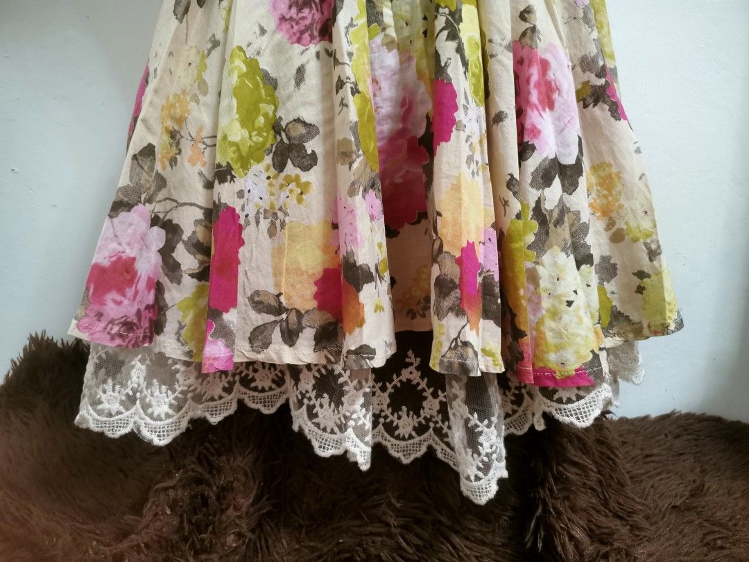 Smock Floral Dress (Category: Dresses) located in Bulacan. Submitted by CW080520 (Listing ID 1302610915, Image 2). Description: Flatlay Waist 13.5 in Length 35.5 in.