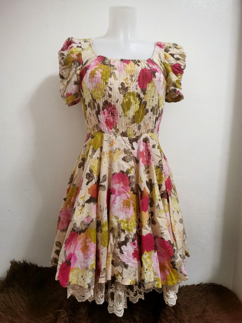 Smock Floral Dress (Category: Dresses) located in Bulacan. Submitted by CW080520 (Listing ID 1302610915, Image 3). Description: Flatlay Waist 13.5 in Length 35.5 in.