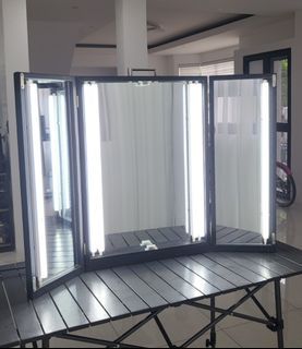 TRIFOLD VANITY MIRROR PROFESSIONAL MAKEUP MIRROR FOR MAKEUP ARTIST