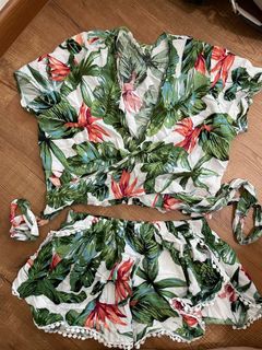 (Category: ) located in . Submitted by livetoshop18 (Listing ID 1302562728, Image 1). Description: .