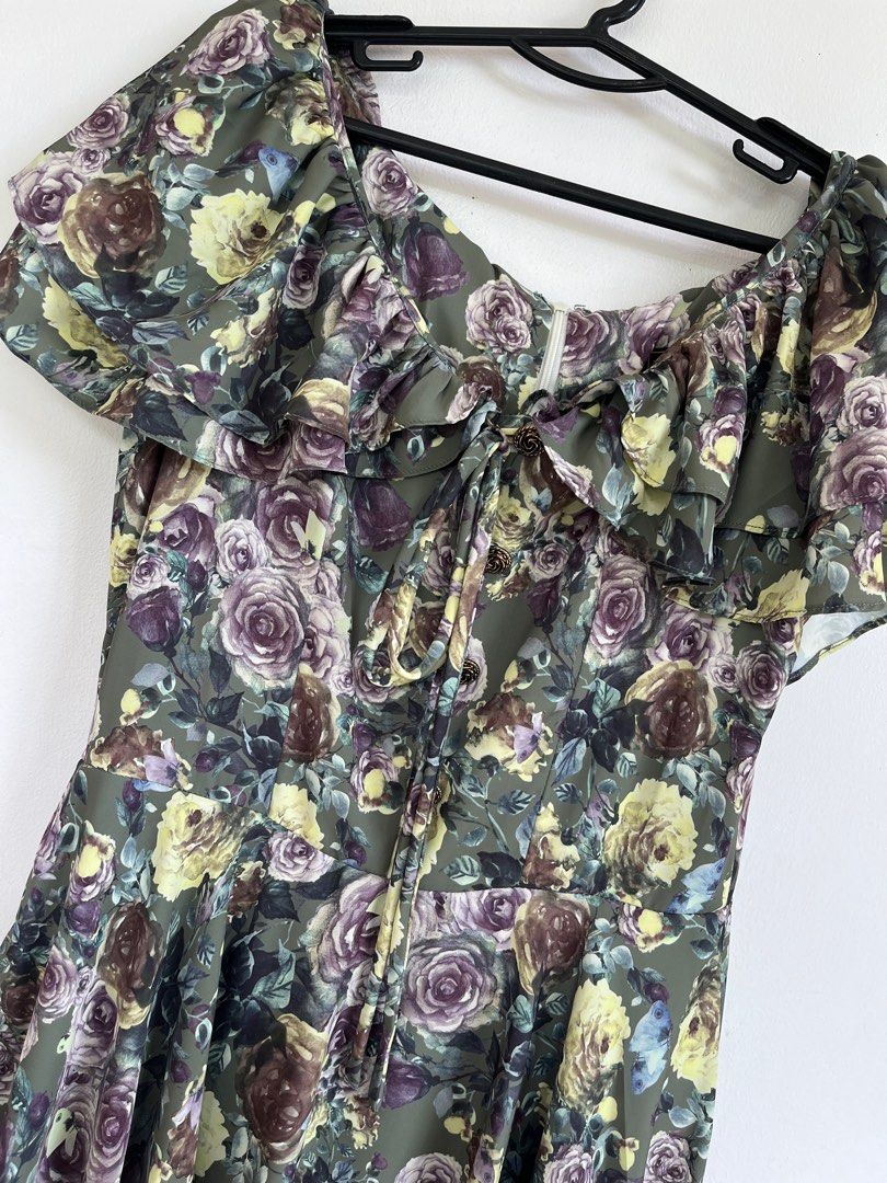 Verse Couture (Category: Dresses) located in Rizal. Submitted by chicclicks (Listing ID 1302577958, Image 1). Description: Twice used Medium on tag.