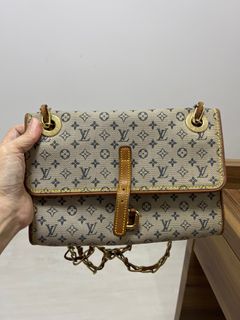 (Category: ) located in . Submitted by katsboutique (Listing ID 1302628966, Image 1). Description: .