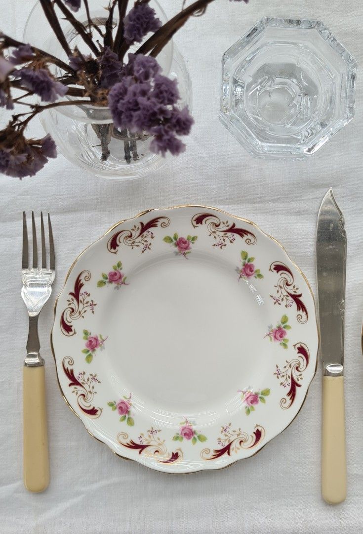 Wentworth bone china side plates gold rim, Furniture & Home Living
