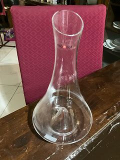 Wine pourer / flower vase with imperfection