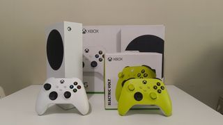 XBox Series S + Extra Controller and battery pack