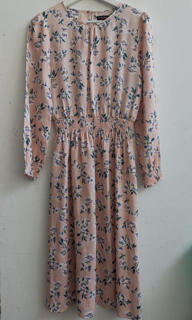 zalora casual dress A flower market, but Got You Styled by ZALORA Apparel Fest. Soft comfort colors and fresh shades blooming just right for spring -- #FindItOnZALORA #ZALORAGotYouLooking HM Tie Detail Maxi Dress Vero