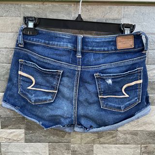 28-30 inch American Eagle Outfitters shorts denim distressed errands summer shorts AEO ripped beachy booty low rise sexy shorts - Size AEO 0 / XXS - fits medium Filipina frames