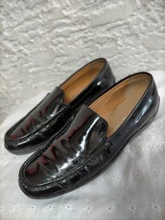 6 to 6.5 WOMEN TODS  Black Loafers