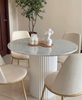 Aesthetic Marble Dining Table