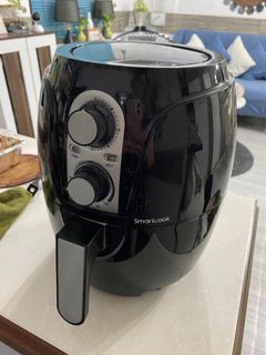 Air fryer, used once Smartcook brand, For sale 1,200.No issue , decluttering