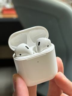 Apple Airpods with wireless charging case (2nd Generation)