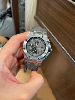 (Category: ) located in . Submitted by hypebeastsg1 (Listing ID 1302789390, Image 1). Description: .