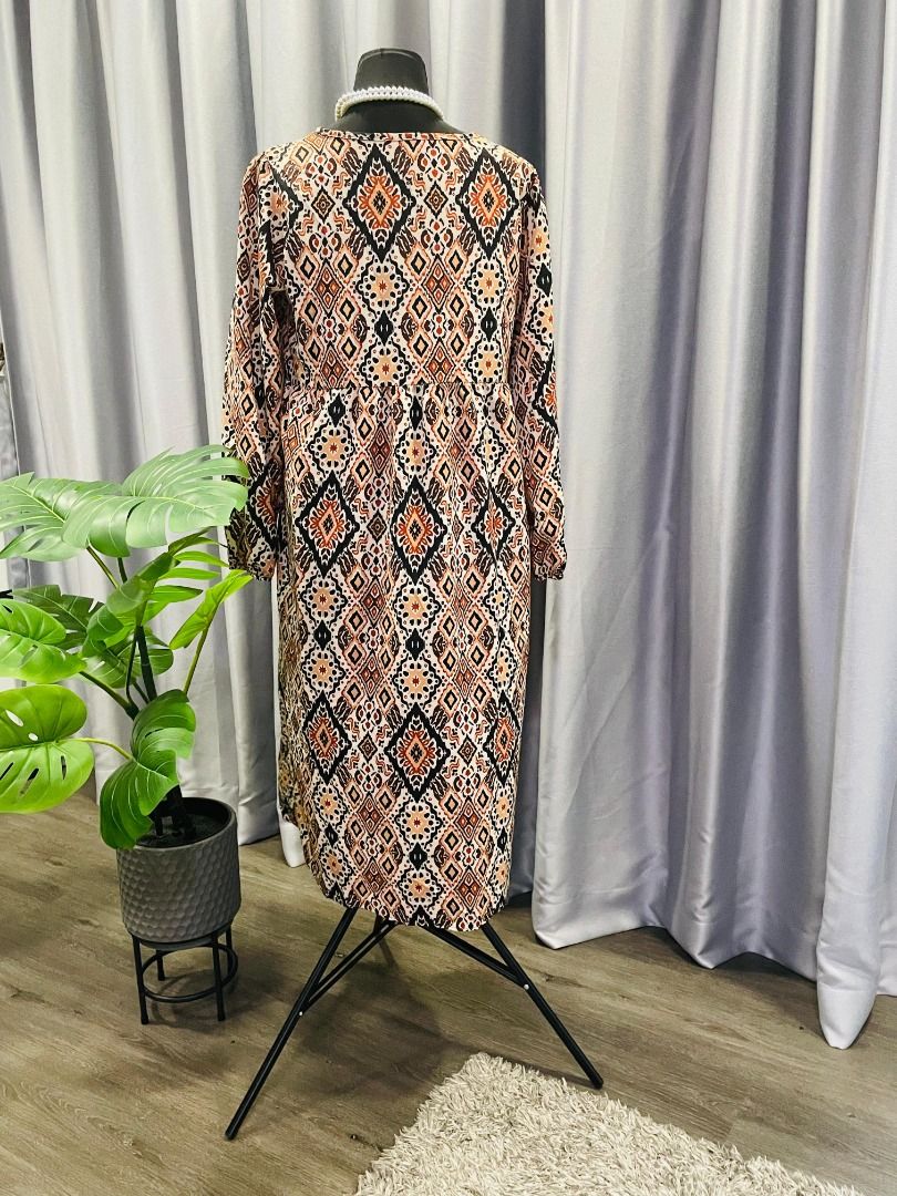 Brand New Patterned Midi Long Sleeved Dress 10