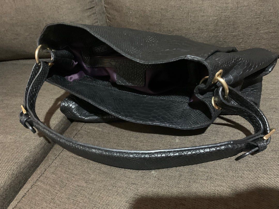 brera bag (Category: Shoulder Bags) located in Batangas. Submitted by devolerpyu19 (Listing ID 1302753892, Image 3). Description: intact lining can pass as new super ganda p po. not my type..