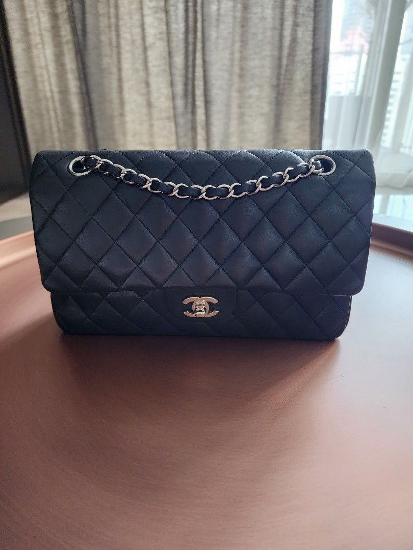 Chanel classic flip store