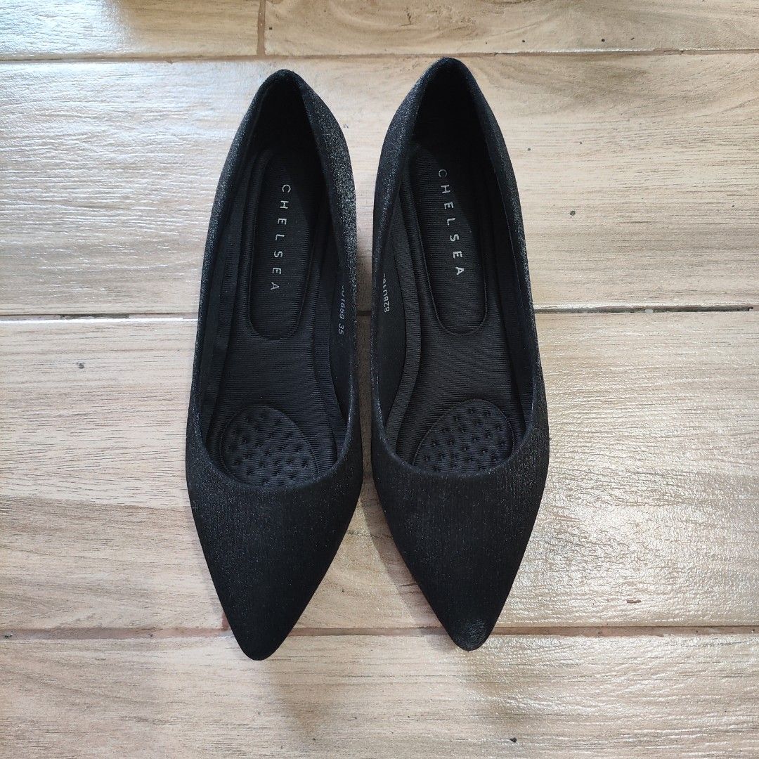 Chelsea black heeled shoes (Category: Heels) located in Iloilo. Submitted by lissuin (Listing ID 1302793021, Image 2). Description: Brand: Chelsea Size: 35 Heel height: 1.5" Condition: Almost new. Only used once for a concert. Comes with box. Features: Very comfortable insole. With silver streaks design. Original price: Php 1,599.00 Rfs: Decluttering Shipping fee c/o buyer. Willing to meet up if in Iloilo City.
