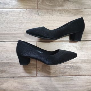 Chelsea black heeled shoes