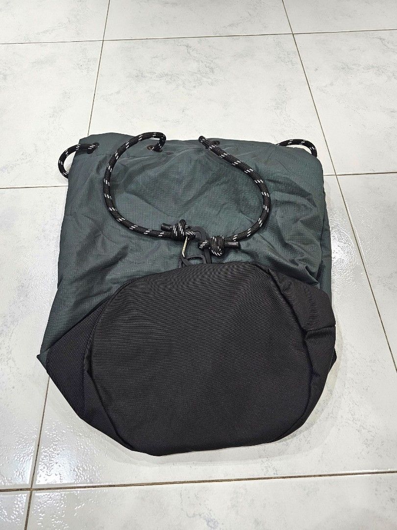Cos duffle bag 2025