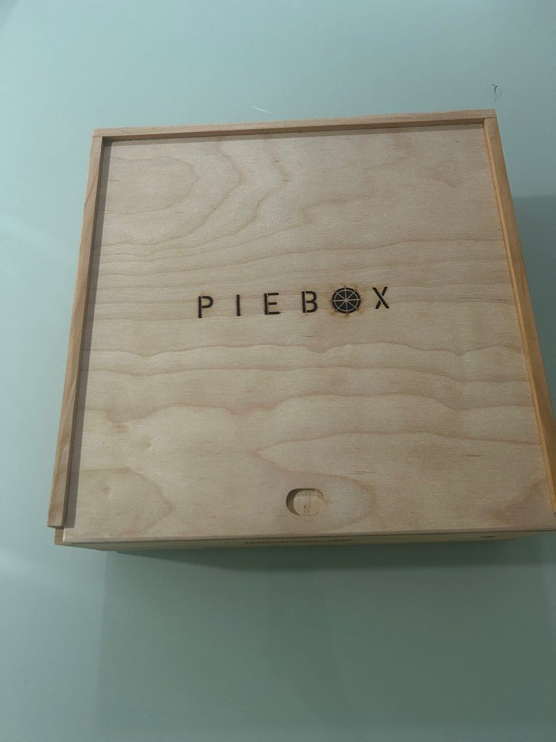 crate & barrel pie box (Category: Gift Baskets & Hampers) located in Mandaluyong City. Submitted by jeunefille168 (Listing ID 1302810349, Image 2). Description: brand new (never used) crate & barrel pie box hand crafted material: wood retails for $29.95 shipping for the account of the buyer payment options : bpi bdo or gcash no reservations allowed.