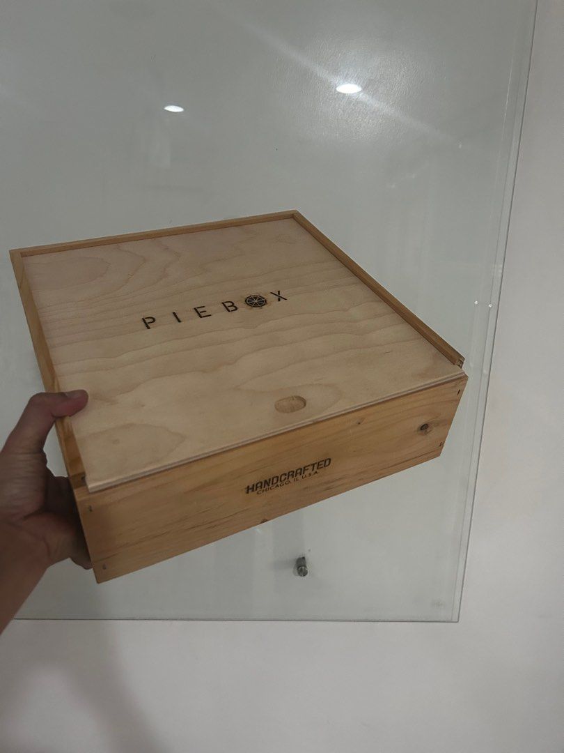 crate & barrel pie box (Category: Gift Baskets & Hampers) located in Mandaluyong City. Submitted by jeunefille168 (Listing ID 1302810349, Image 3). Description: brand new (never used) crate & barrel pie box hand crafted material: wood retails for $29.95 shipping for the account of the buyer payment options : bpi bdo or gcash no reservations allowed.