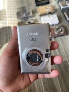 Digital Camera (Canon IXY Digital 70 6MP)