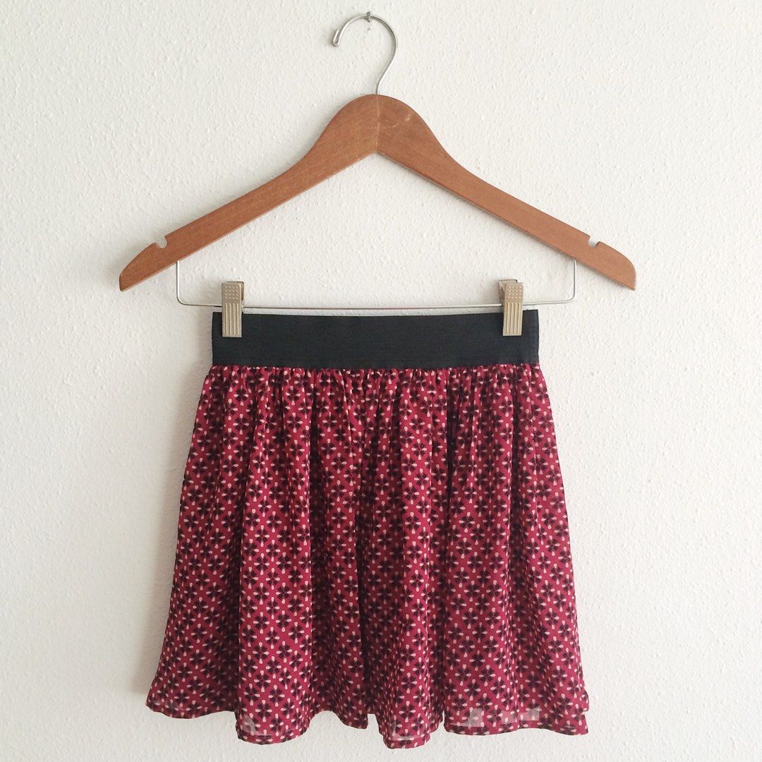 Forever 21 Red Maroon Floral Patterned Short Skirt Women s Fashion Bottoms Skirts on Carousell