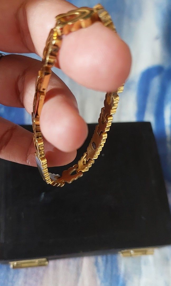 Gold tone nontarnish bracelet (Category: Bracelets) located in Manila. Submitted by buyandbeblessed (Listing ID 1302747774, Image 2). Description: nice in actual not pawnable with normal sign of usage.