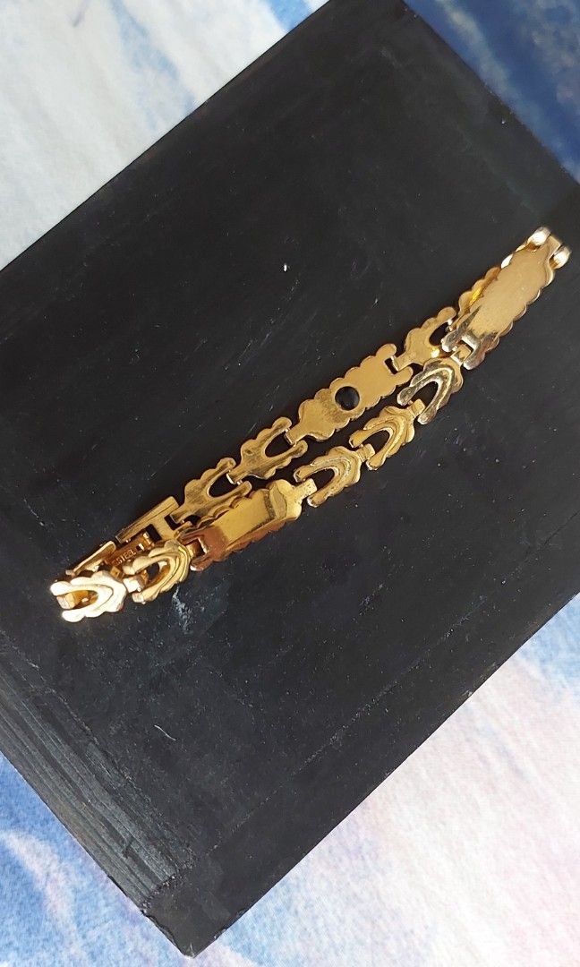 Gold tone nontarnish bracelet (Category: Bracelets) located in Manila. Submitted by buyandbeblessed (Listing ID 1302747774, Image 1). Description: nice in actual not pawnable with normal sign of usage.