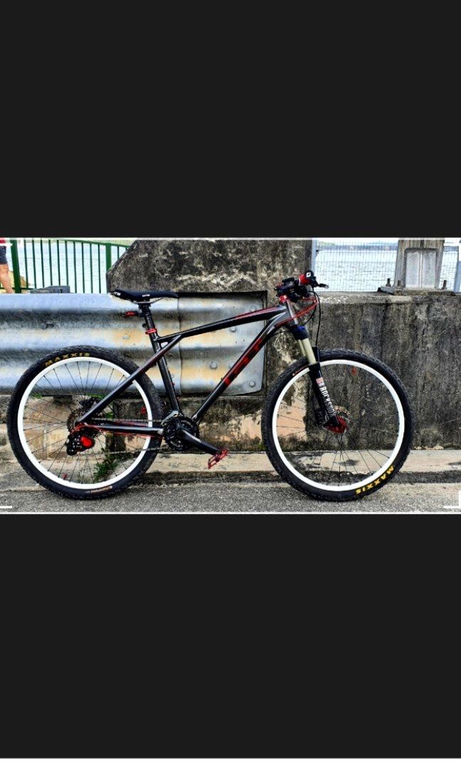 GT Zaskar Carbon Expert 2011 pristine condition no scratches on the frame drop price Sports Equipment Bicycles Parts Bicycles on Carousell