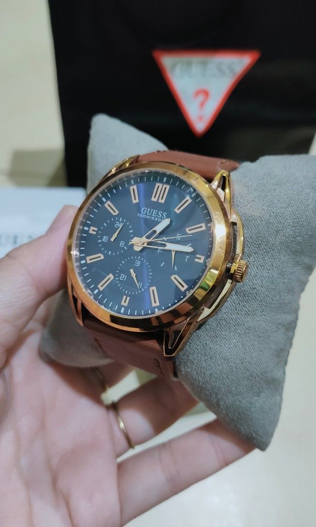 Guess w1217g2 top