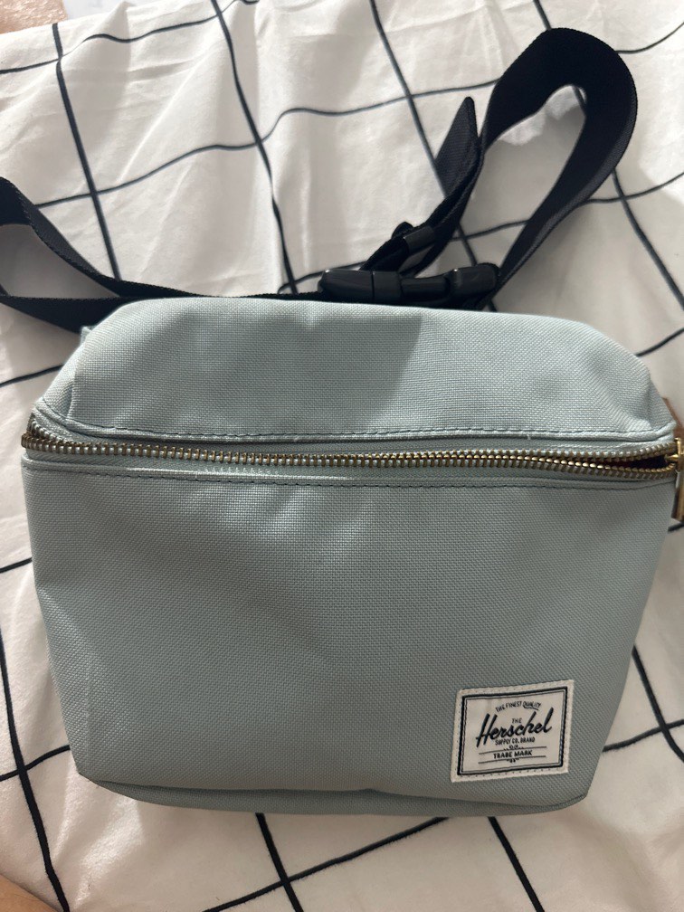 Herschel Belt bag Men s Fashion Bags Belt bags Clutches and Pouches on Carousell