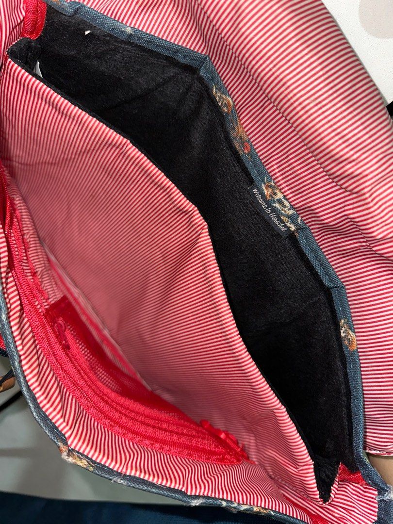 HERSCHEL LAPTOP BAG (Category: Laptop Bags & Sleeves) located in Quezon City. Submitted by matchalattecutie (Listing ID 1302884171, Image 2). Description: .