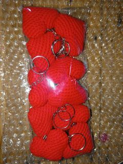 Keychain crochet. Heart and flower crochet