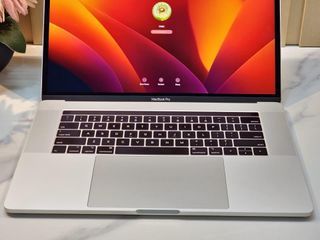 Laptop MacBook Pro 15 inch A1990 2019 YM Core i9 2.3Ghz 32GB RAM 512GB SSD 2.8K Resolution Retina Display AMD Radeon 560X 4GB  💻Silver Color