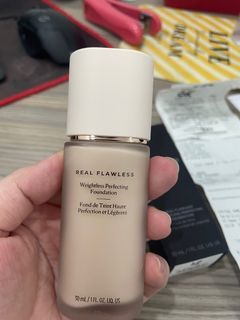 Laura Mercier Real Flawless Weightless Perfecting Foubdation