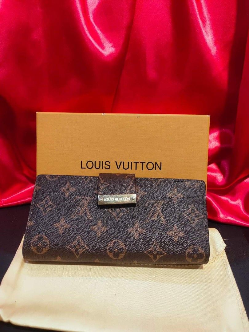 Lv Tri- Fold Wallet (Category: Luxury Bags & Wallets) located in Cebu City. Submitted by day.98 (Listing ID 1302739679, Image 1). Description: Japan Preloved Wallet Genuine Leather Coded No Flaws.