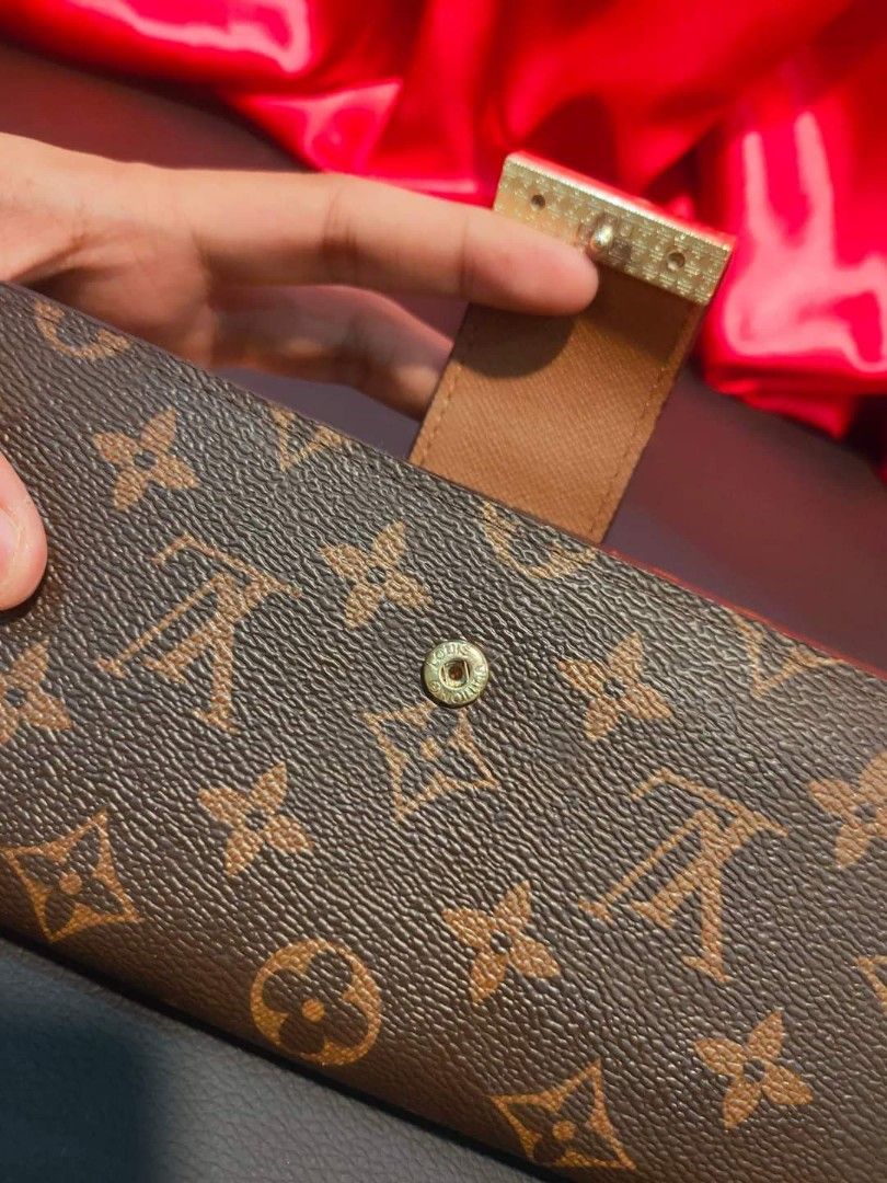 Lv Tri- Fold Wallet (Category: Luxury Bags & Wallets) located in Cebu City. Submitted by day.98 (Listing ID 1302739679, Image 2). Description: Japan Preloved Wallet Genuine Leather Coded No Flaws.