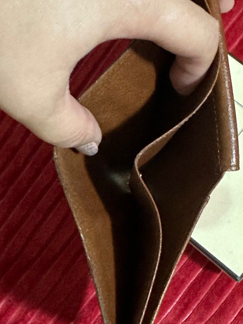 LV wallet unisex - authentic 💯❗️ (Category: Wallets & Card holders) located in Marikina City. Submitted by rizza_35 (Listing ID 1302727107, Image 3). Description: Item description : Louis Vuitton Pocket Monogram wallet Condition : still in good condition - with slight leather chip off inside the paper bills - needs cleaning on coin slot - good snap - good condition of outside - signs of use on the side ✅💯❗️Authentic LV Wallet ✅ Wallet of my hus