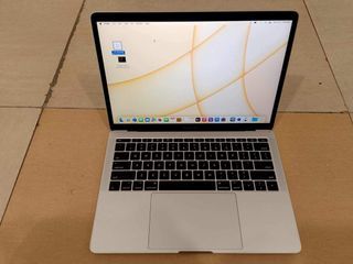 MacBook pro 13inch 2017 model 8gb 128 ssd silver