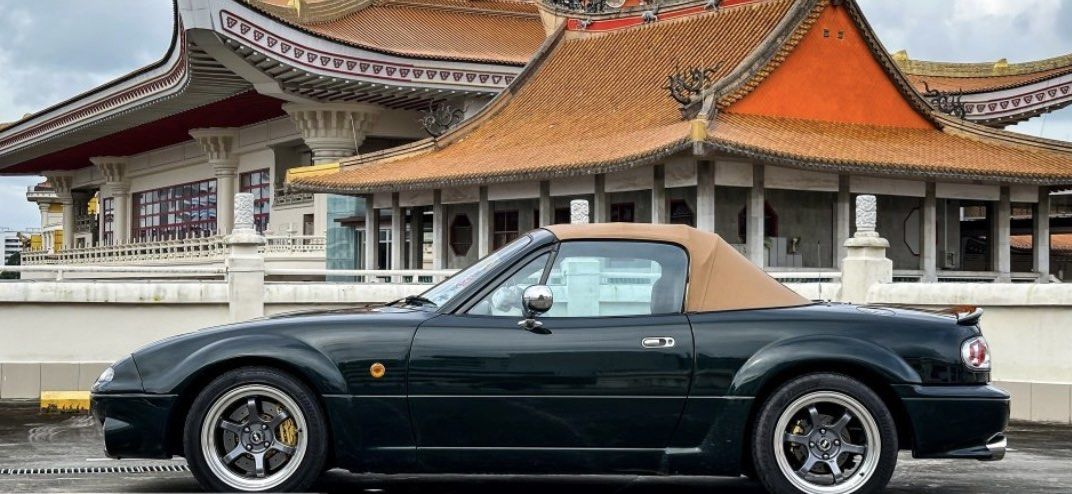 Mazda MX-5 NA Manual (Category: Used Cars) located in Singapore. Submitted by punda (Listing ID 1302838979, Image 2). Description: Famous miata na. Probably the lowest mileage miata na in singapore, and done up properly! 3 digit lucky car plate - 998 Upgraded car interior (seat, dashboard etc) and exterior (new softop, paint etc). New ecu, brakes, knobs, headlights, suspension, bushings, cooling coil, tyres etc etc. Selling as need a larger car f