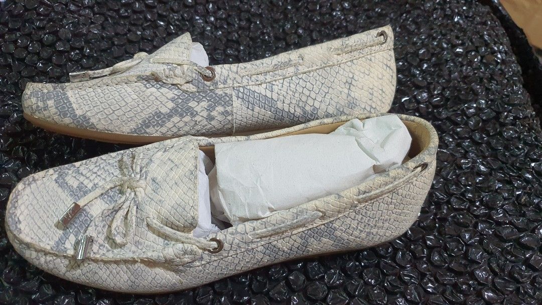 MK loafer (Category: Loafers) located in Cainta. Submitted by condoandstuff (Listing ID 1302796509, Image 3). Description: Original from US. available sizes - US6, 6.5 and 7.