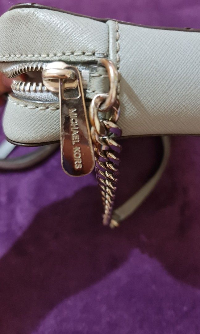 MK Michael Kors bag preloved from SG (Category: Shoulder Bags) located in Tarlac. Submitted by depplove (Listing ID 1302797024, Image 2). Description: My preloved MK bag from Singapore. Silver faded. Usable. Check photoes. Zipper smooth..