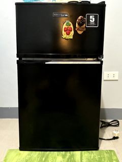 MOVE OUT SALE - REFRIGERATOR [AMERICAN HOME]