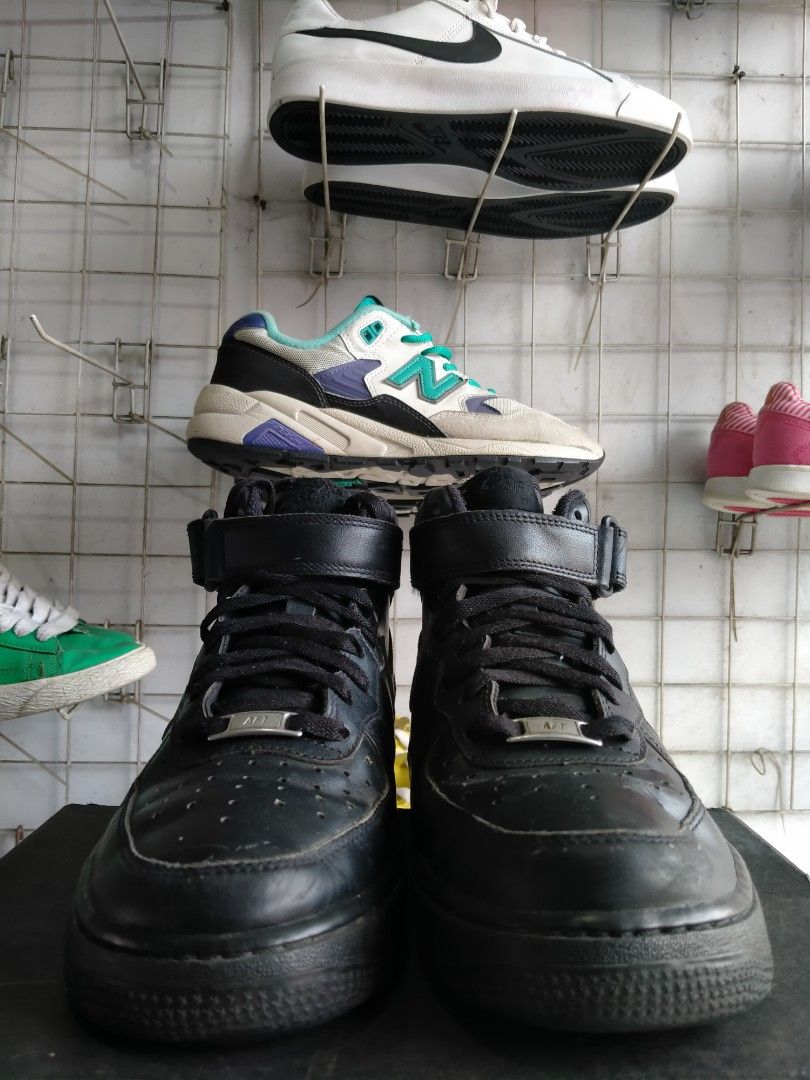 Nike Air Force 1 Mid Triple Black, Fesyen Pria, Sepatu , Sneakers di ...