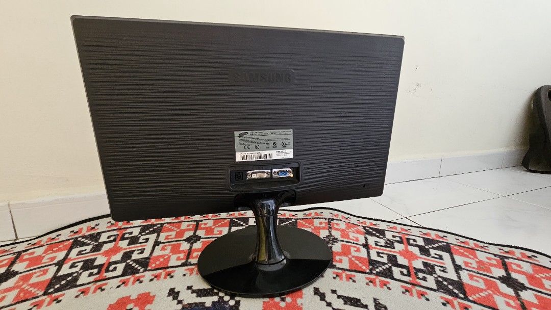 Samsung 20 inch Monitor model S20B300B, Computers & Tech, Parts ...