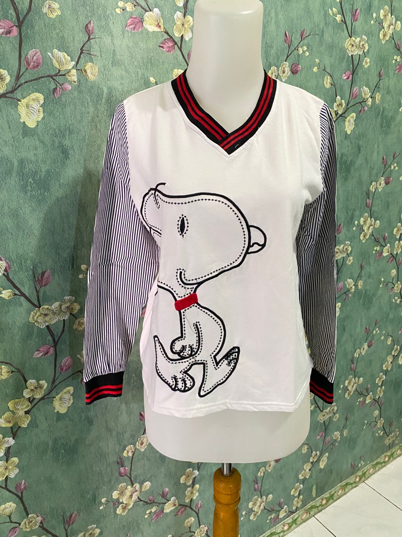 Snoopy top, Fesyen Wanita, Pakaian Wanita, Atasan di Carousell