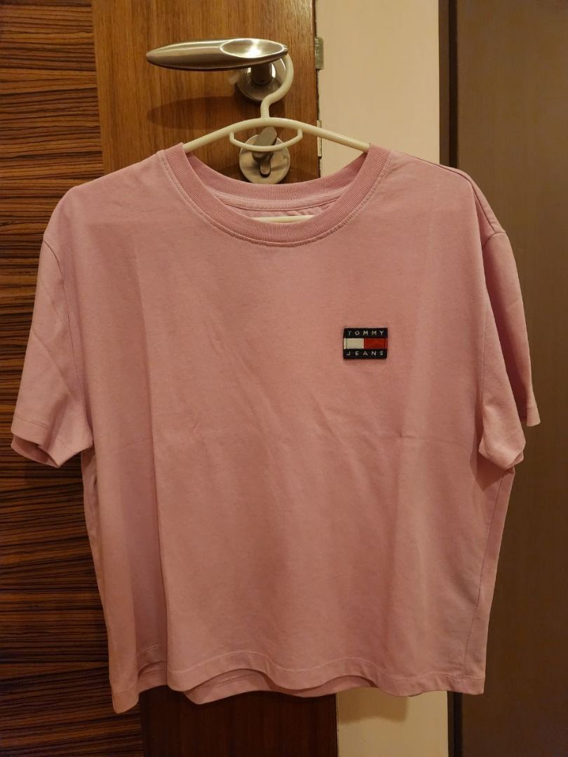 TOMMY JEANS Pink cropped tee in size M tommy hilfiger
