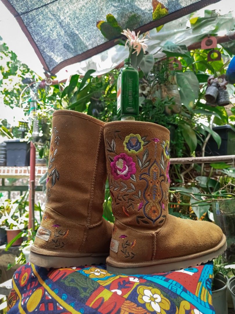 UGG Australia Juliette Chestnut Suede Boho Floral Embroidery Pull On Shearling Boots