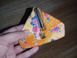 🏷️ UNIQUE FINDS 🏷️ Triangular Floral Tapestry Coin Purse with Lucky Frog Snap Button