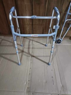 Adult walker without wheels